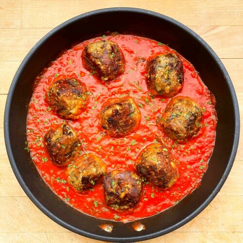 Boulettes végétariennes à l&rsquo;aubergine et à la sauce tomate